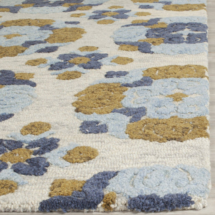 SAFAVIEH Blossom BLM403A Handmade Beige / Multi Rug Image 4