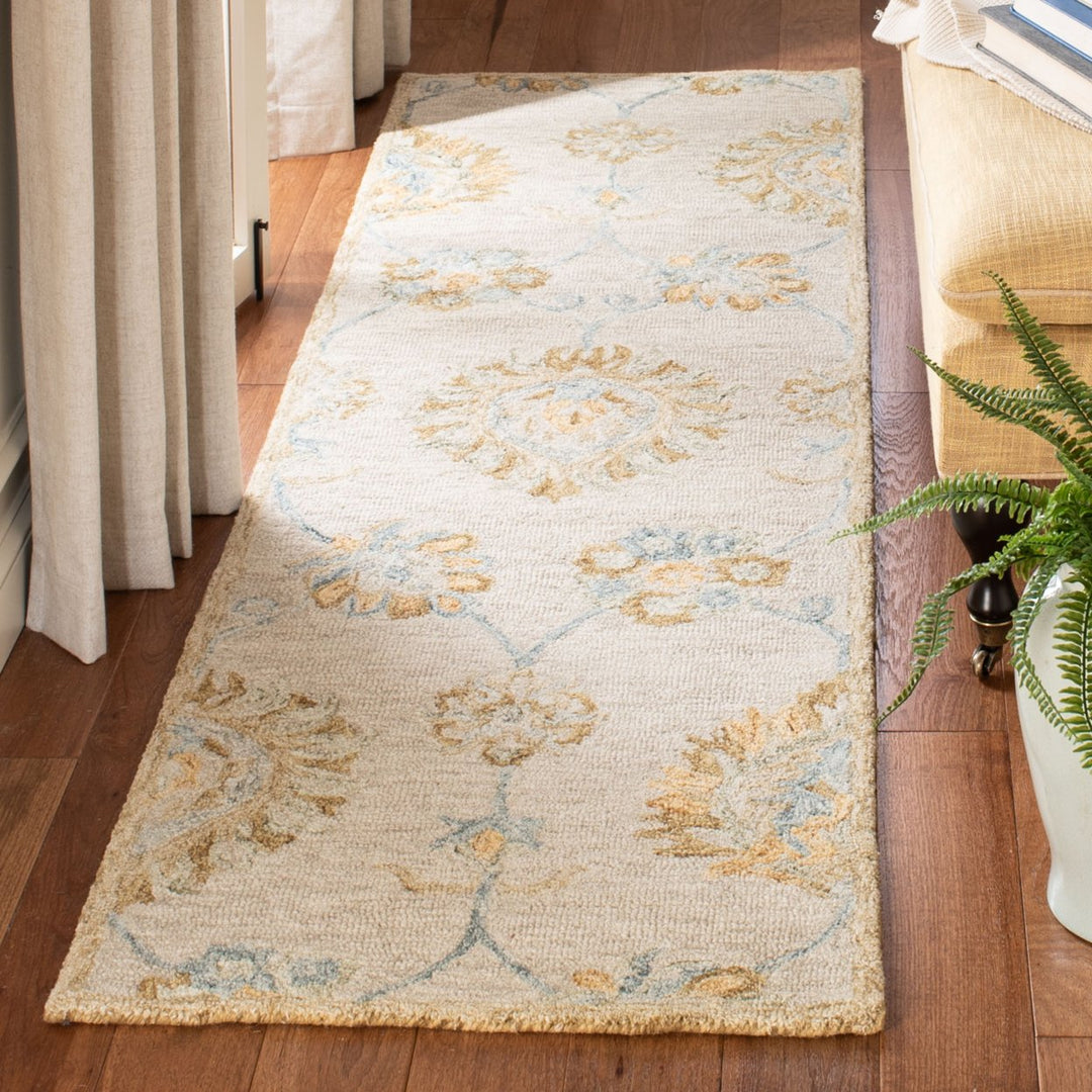 SAFAVIEH Blossom BLM560B Handmade Beige / Sage Rug Image 3