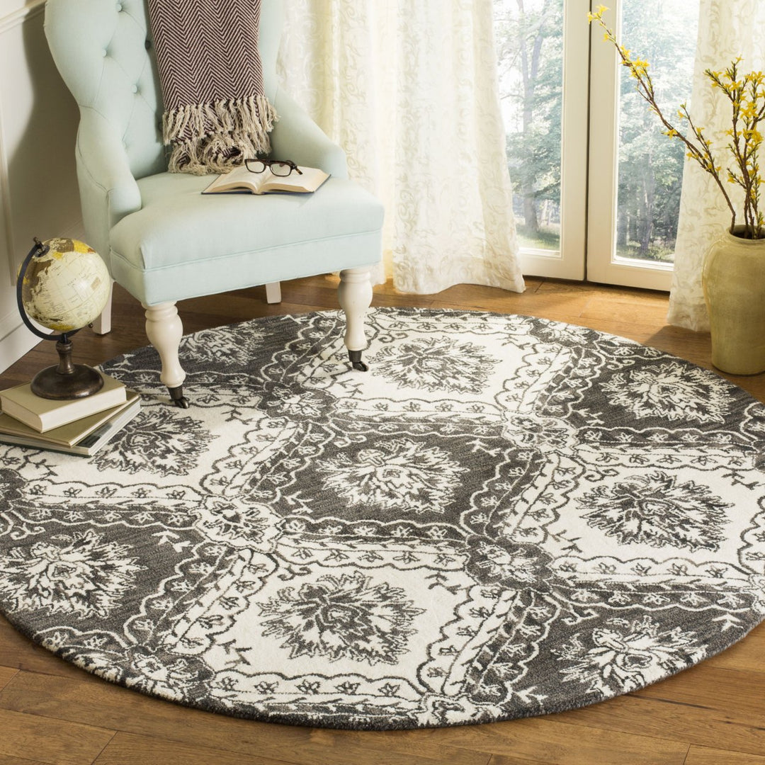 SAFAVIEH Blossom BLM601H Handmade Charcoal / Ivory Rug Image 2