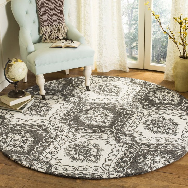 SAFAVIEH Blossom BLM601H Handmade Charcoal / Ivory Rug Image 2