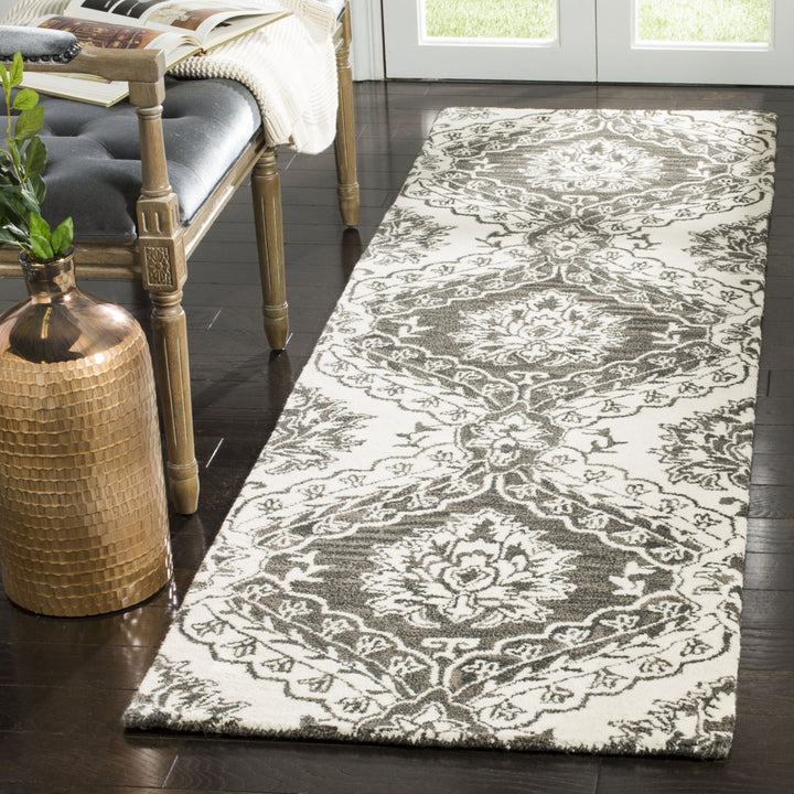 SAFAVIEH Blossom BLM601H Handmade Charcoal / Ivory Rug Image 3