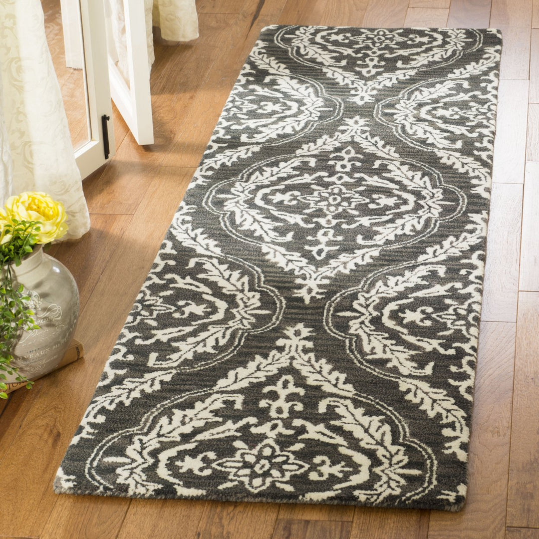 SAFAVIEH Blossom BLM602H Handmade Charcoal / Ivory Rug Image 3