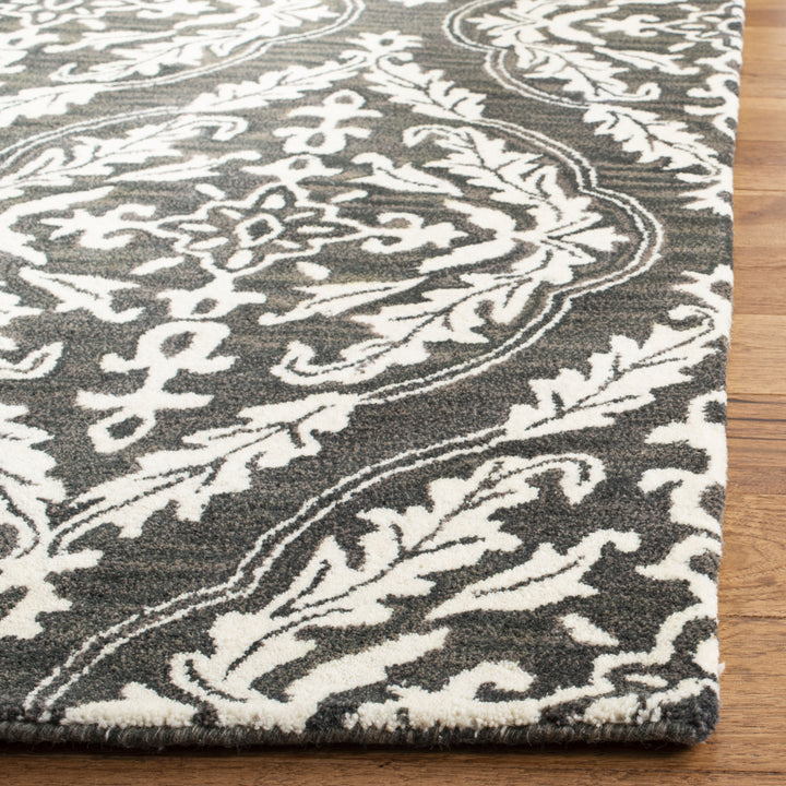 SAFAVIEH Blossom BLM602H Handmade Charcoal / Ivory Rug Image 7