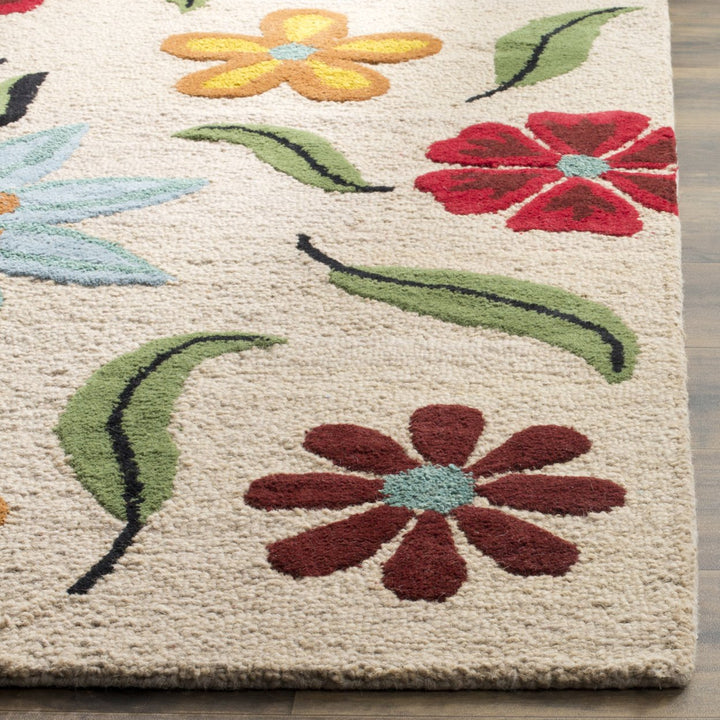 SAFAVIEH Blossom BLM678A Hand-hooked Beige / Multi Rug Image 7