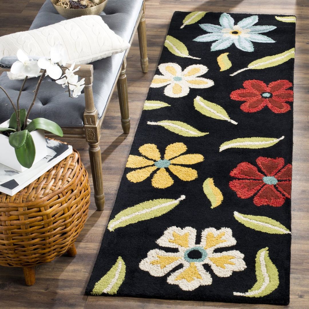 SAFAVIEH Blossom BLM678B Hand-hooked Black / Multi Rug Image 3