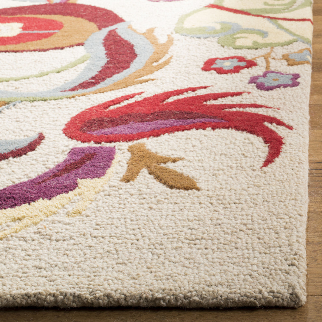 SAFAVIEH Blossom BLM680A Hand-hooked Beige / Multi Rug Image 7