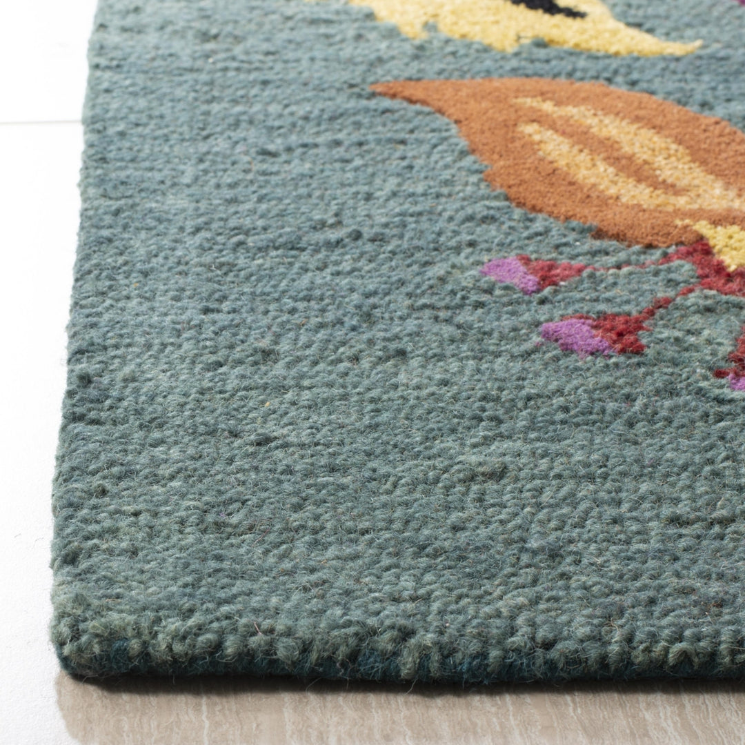 SAFAVIEH Blossom BLM679A Hand-hooked Blue / Multi Rug Image 7