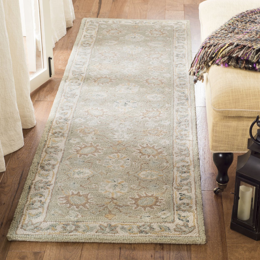 SAFAVIEH Blossom BLM702W Handmade Sage / Ivory Rug Image 3