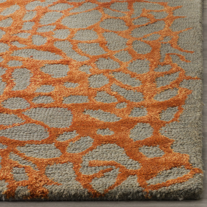 SAFAVIEH Blossom BLM695C Hand-hooked Grey / Orange Rug Image 7