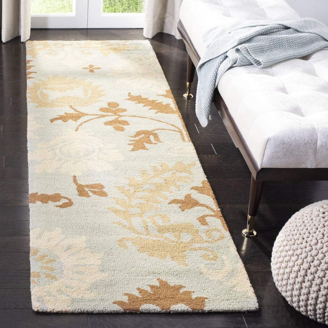 SAFAVIEH Blossom BLM787A Hand-hooked Blue / Multi Rug Image 3