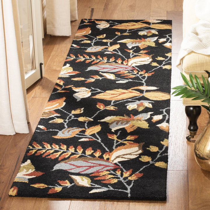 SAFAVIEH Blossom BLM913B Hand-hooked Black / Multi Rug Image 3