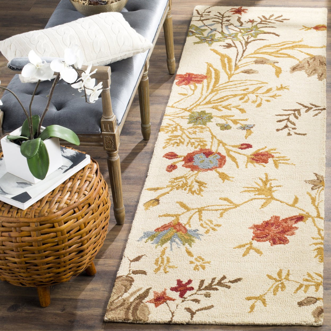 SAFAVIEH Blossom BLM916A Hand-hooked Beige / Multi Rug Image 3