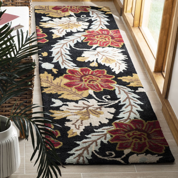 SAFAVIEH Blossom BLM921A Hand-hooked Black / Multi Rug Image 3