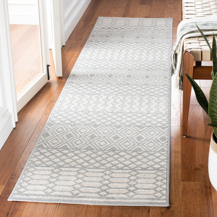 SAFAVIEH Belmont Collection BMT132A Ivory / Grey Rug Image 3