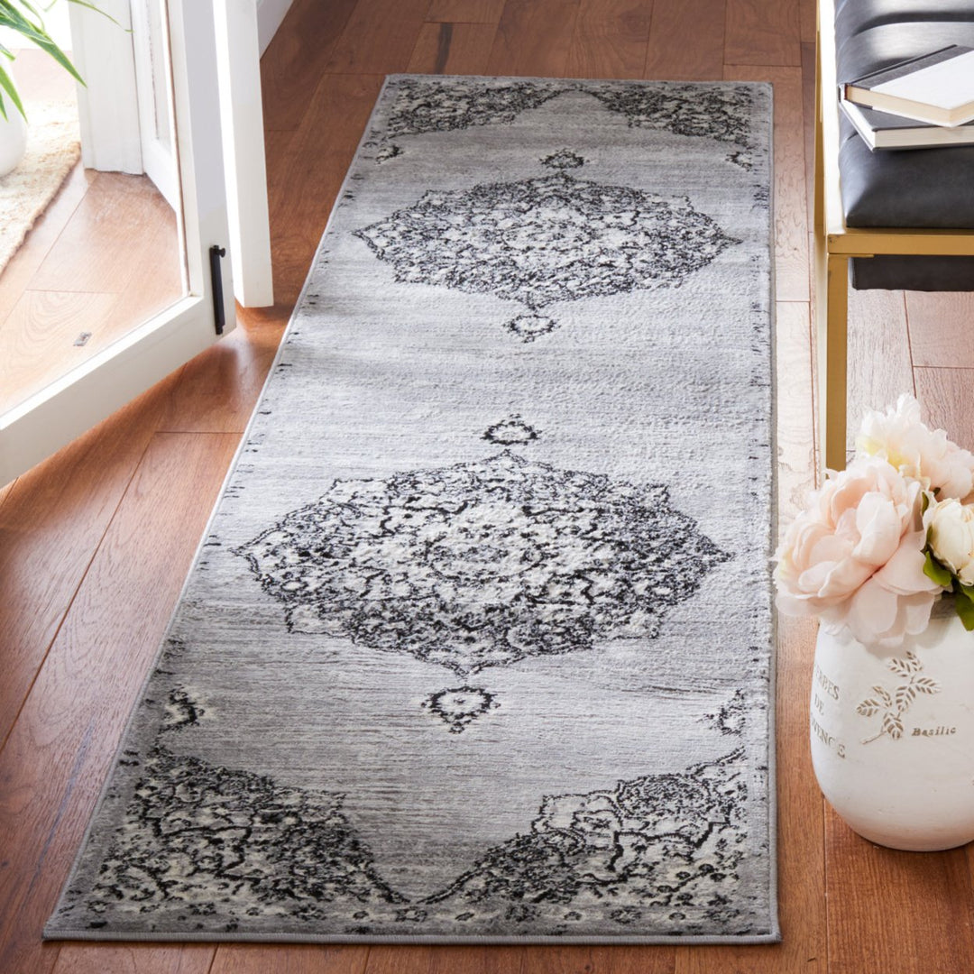 SAFAVIEH Brentwood Collection BNT802G Silver / Black Rug Image 3