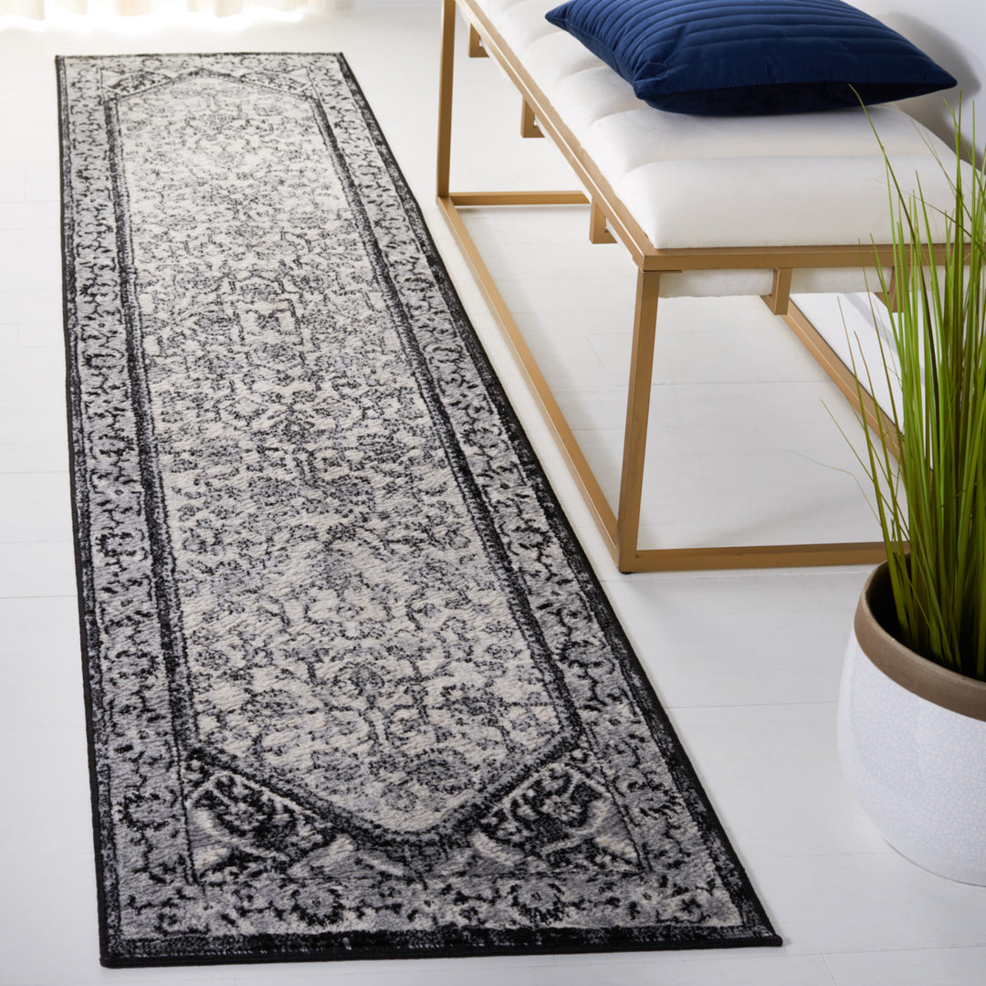 SAFAVIEH Brentwood Collection BNT853Z Black / Ivory Rug Image 3