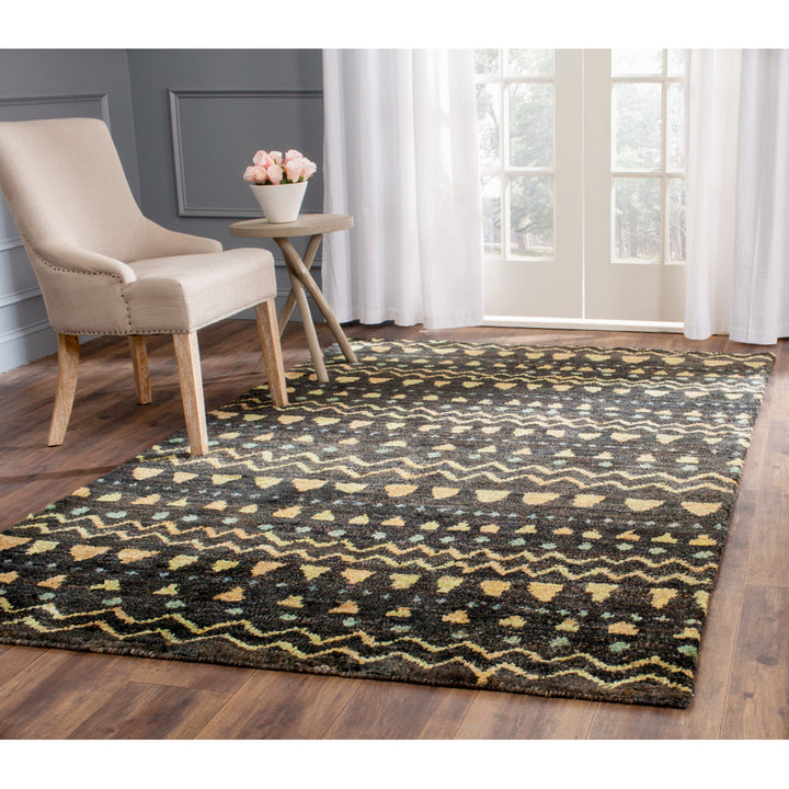 SAFAVIEH Bohemian BOH653A Hand-knotted Black / Gold Rug Image 1