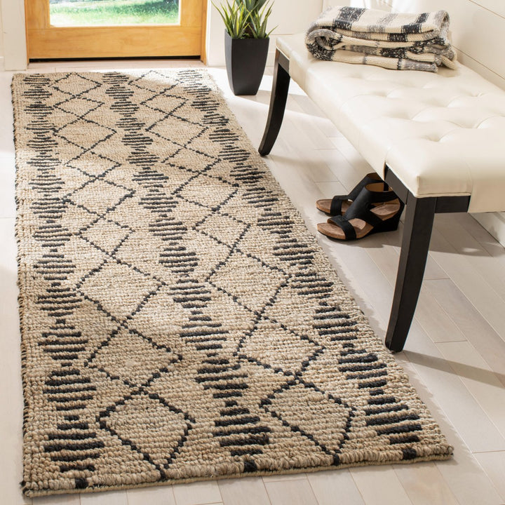 SAFAVIEH Bohemian BOH703Z Handwoven Beige / Black Rug Image 3