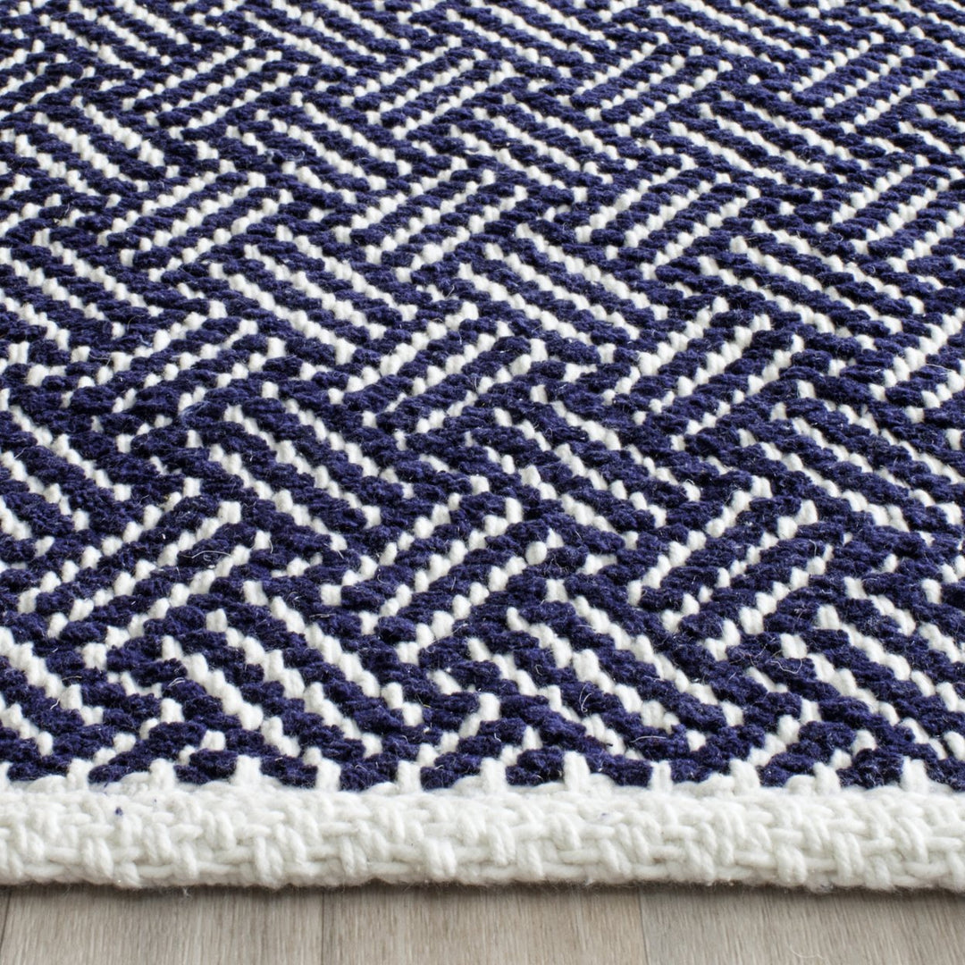 SAFAVIEH Boston Collection BOS680D Handwoven Navy Rug Image 5