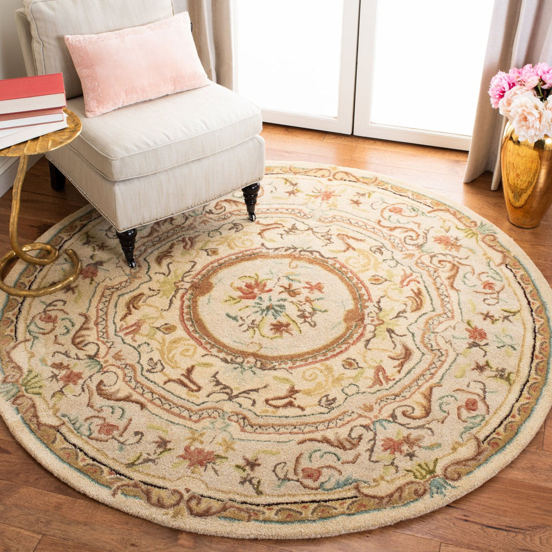 SAFAVIEH Bergama BRG168A Handmade Light Gold / Beige Rug Image 2