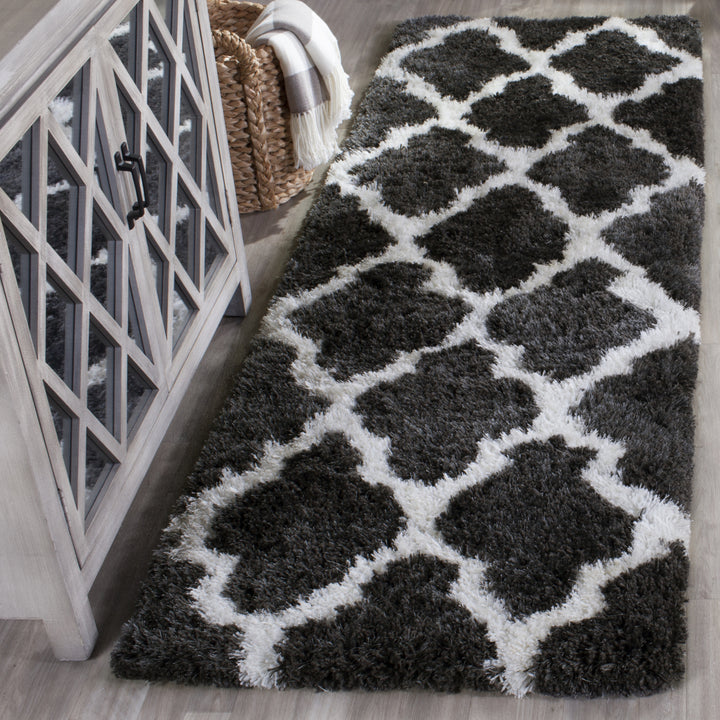 SAFAVIEH Barcelona Shag BSG319D Graphite / Ivory Rug Image 3