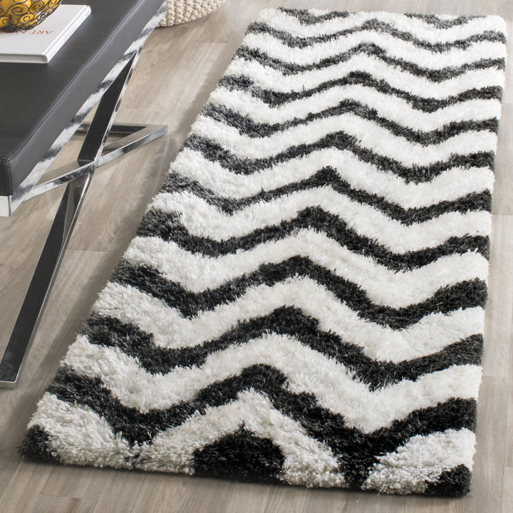 SAFAVIEH Barcelona Shag BSG320D Graphite / Ivory Rug Image 3