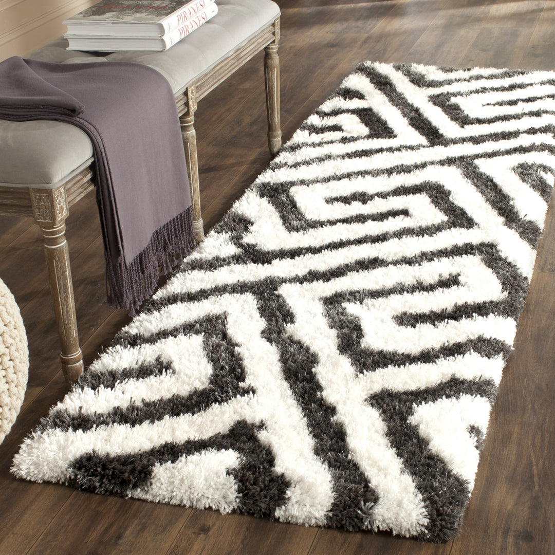 SAFAVIEH Barcelona Shag BSG323D Graphite / Ivory Rug Image 3