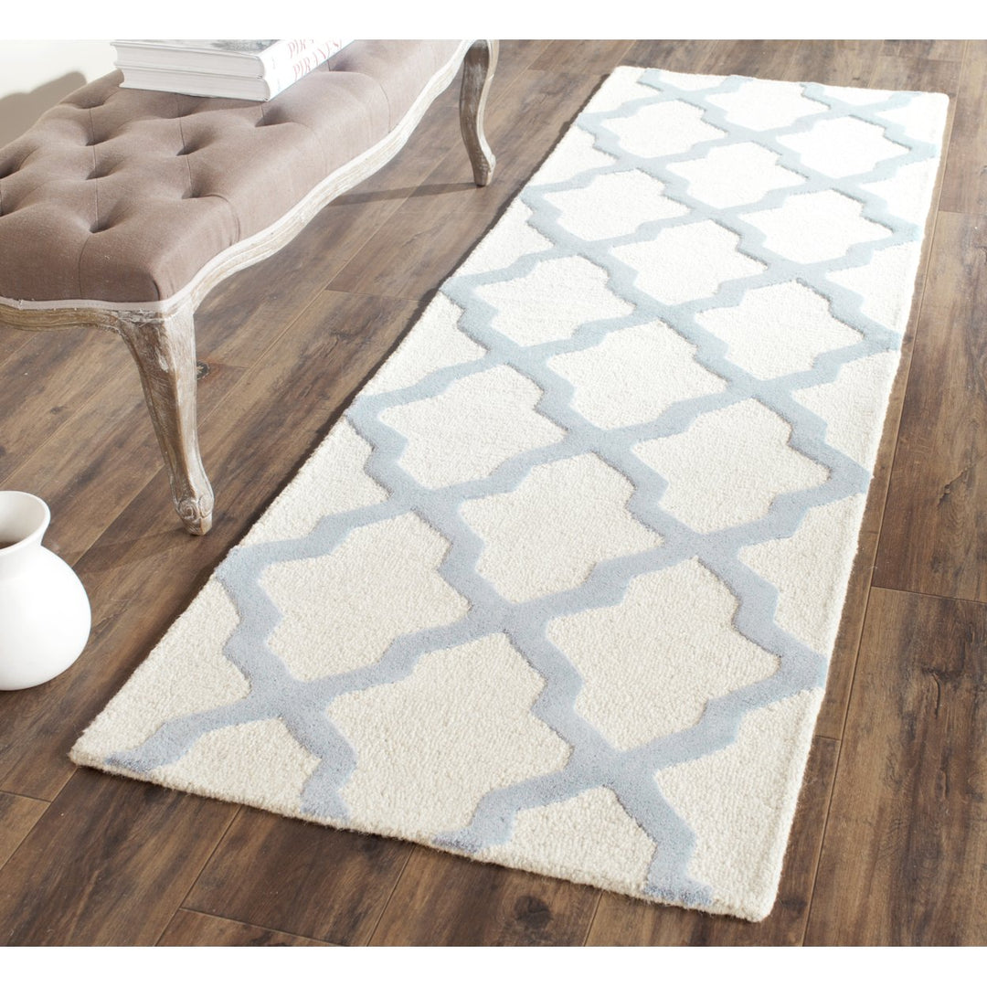 SAFAVIEH Cambridge CAM121F Ivory / Light Blue Rug Image 3