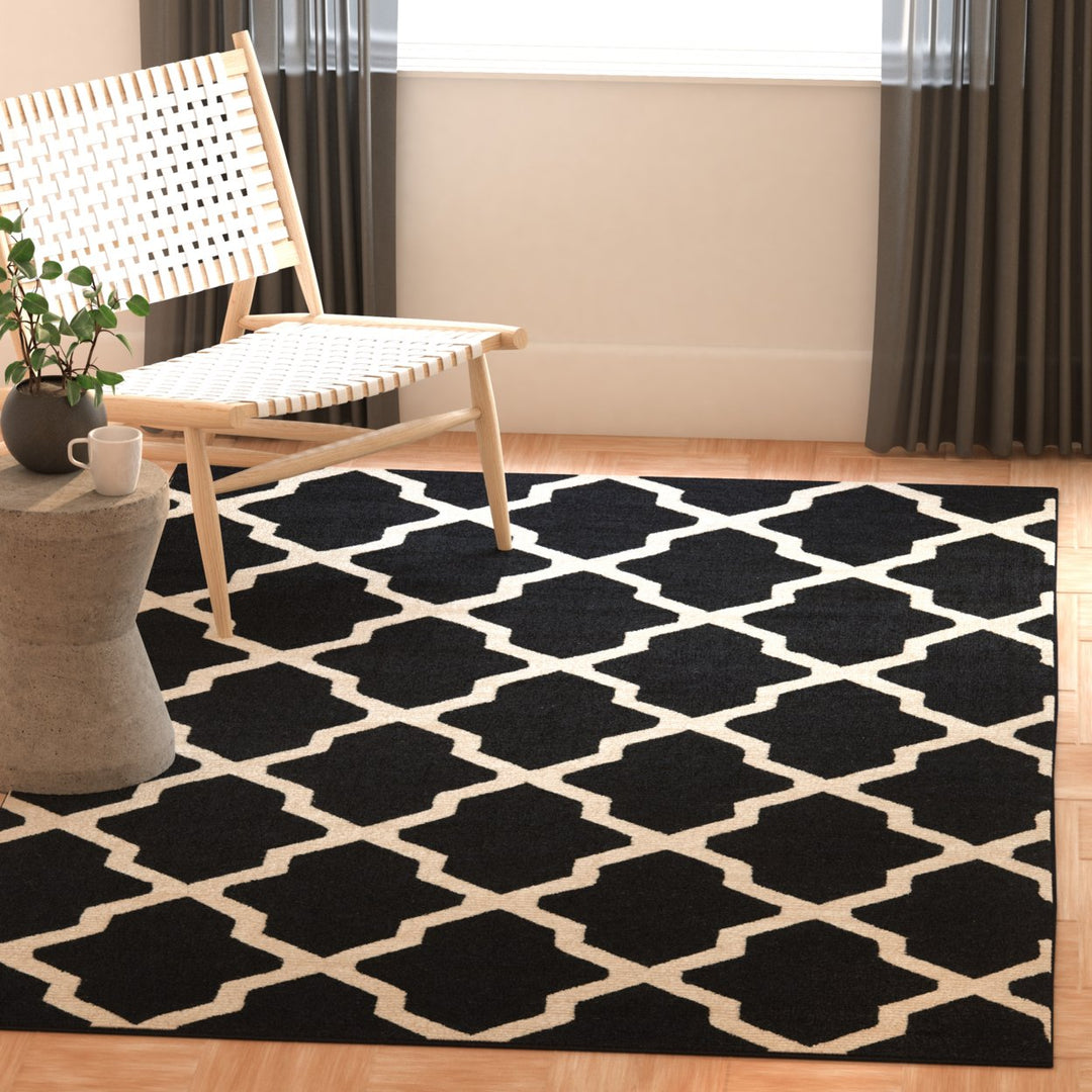 SAFAVIEH Cambridge CAM121E Handmade Black / Ivory Rug Image 1