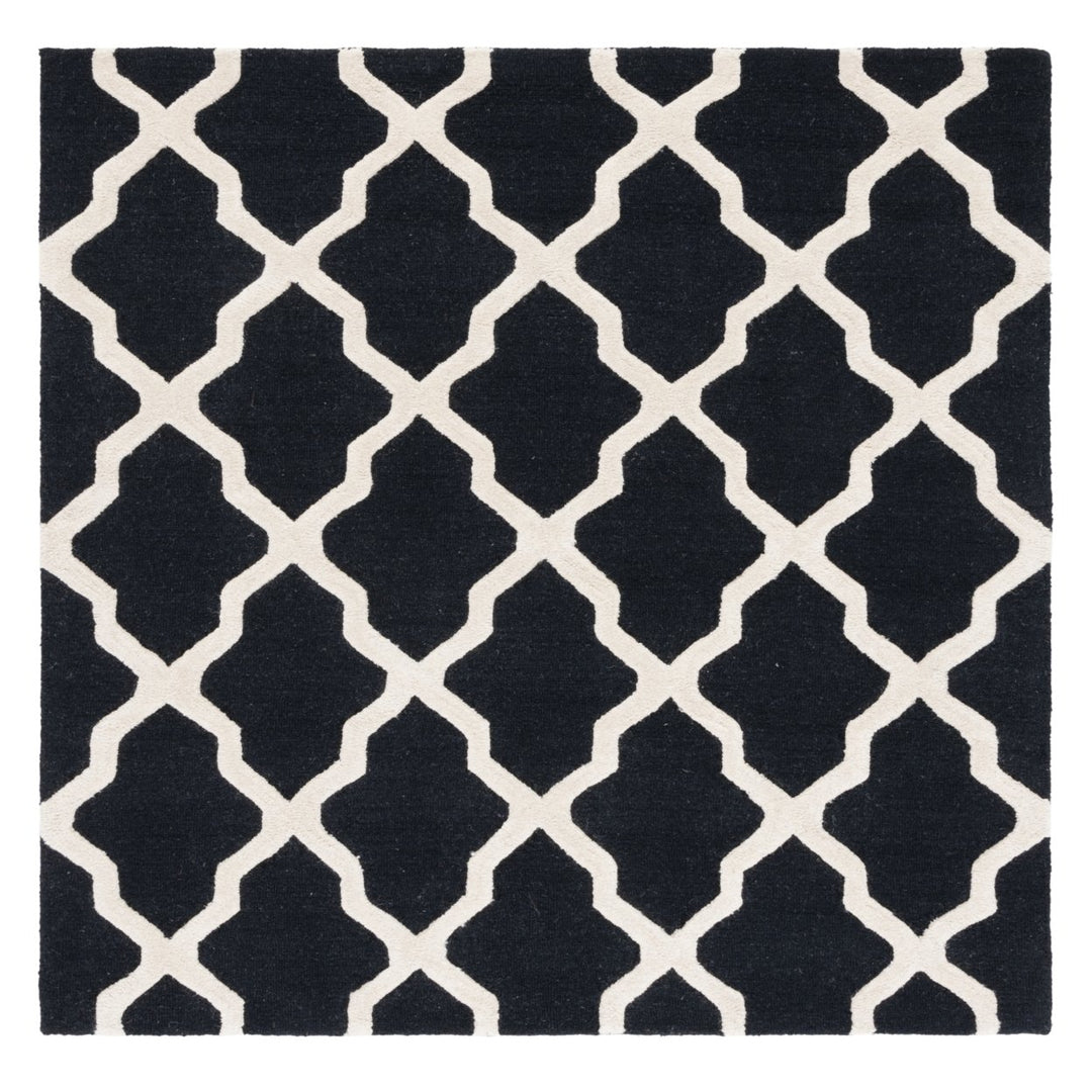 SAFAVIEH Cambridge CAM121E Handmade Black / Ivory Rug Image 1