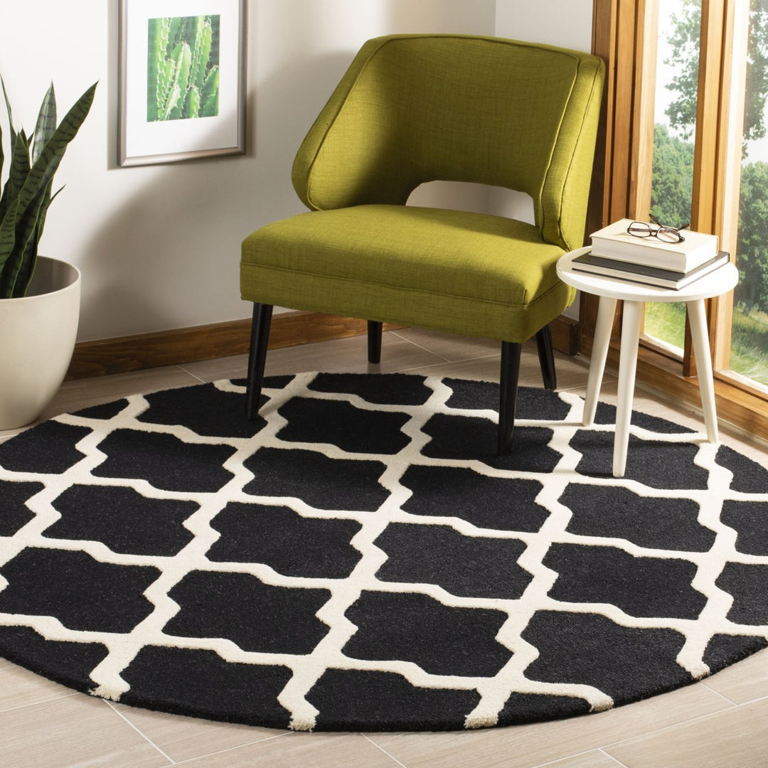 SAFAVIEH Cambridge CAM121E Handmade Black / Ivory Rug Image 10