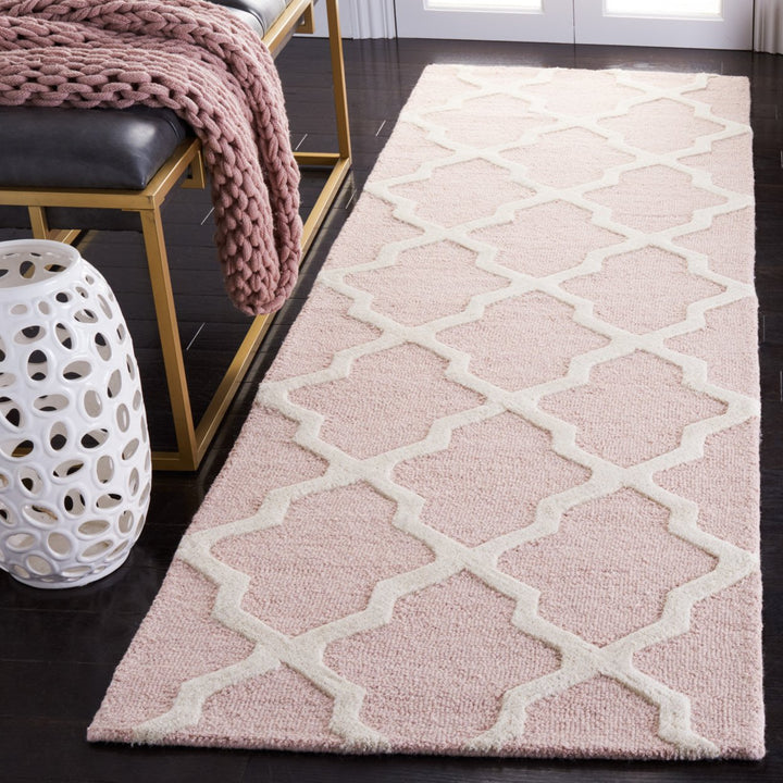 SAFAVIEH Cambridge CAM121M Light Pink / Ivory Rug Image 3