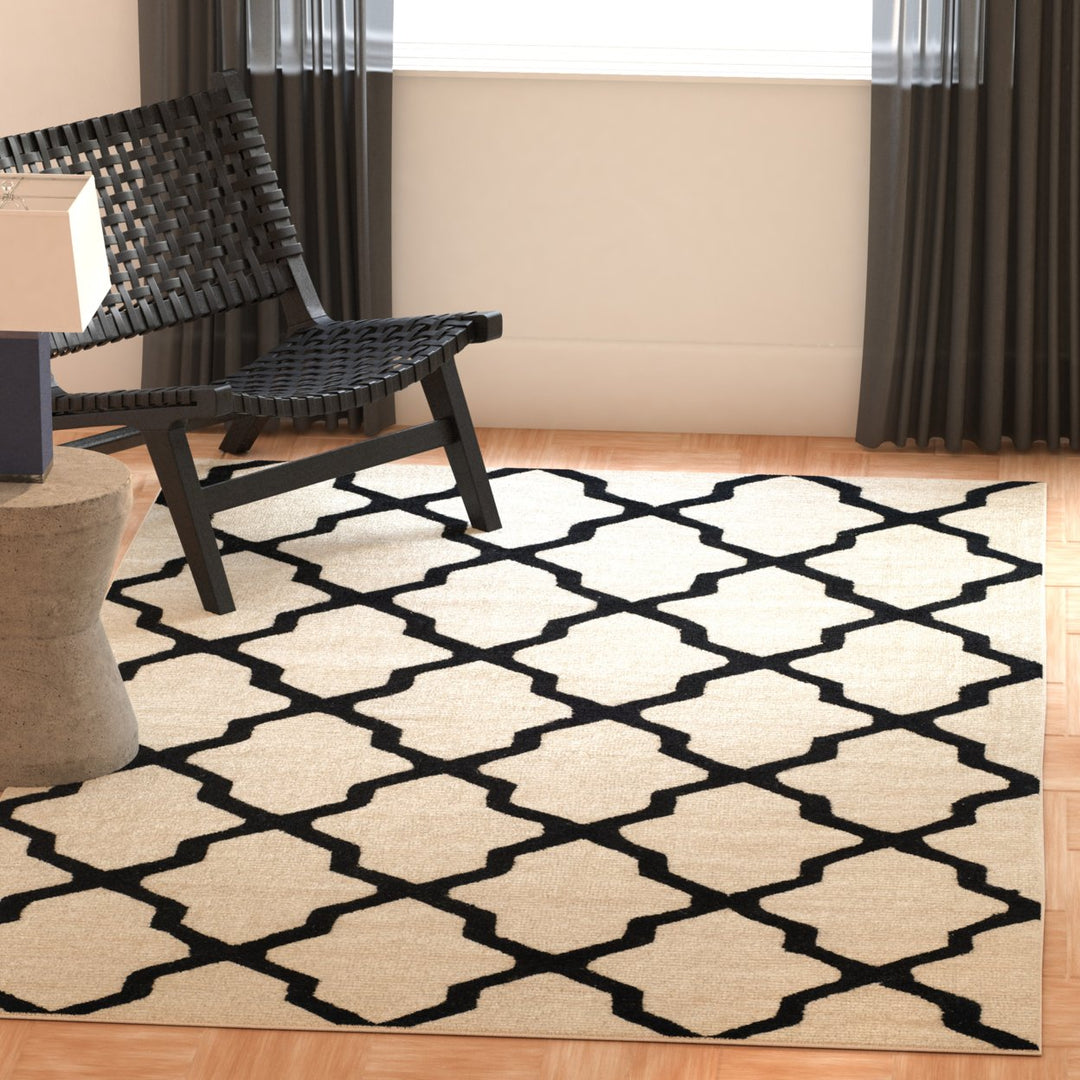 SAFAVIEH Cambridge CAM121W Handmade Ivory / Black Rug Image 1