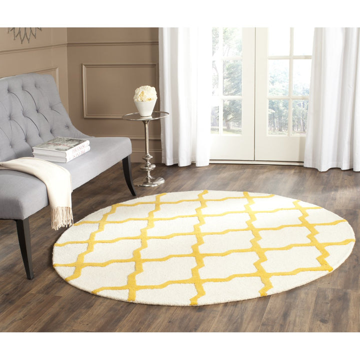 SAFAVIEH Cambridge CAM121U Handmade Ivory / Gold Rug Image 10