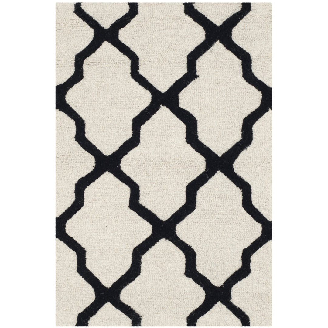 SAFAVIEH Cambridge CAM121W Handmade Ivory / Black Rug Image 1