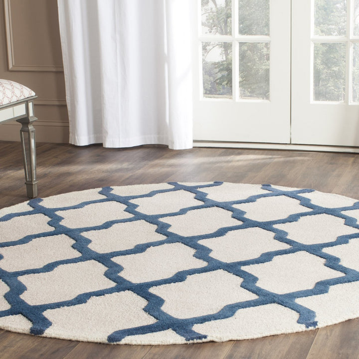 SAFAVIEH Cambridge CAM121Z Handmade Ivory / Navy Rug Image 2