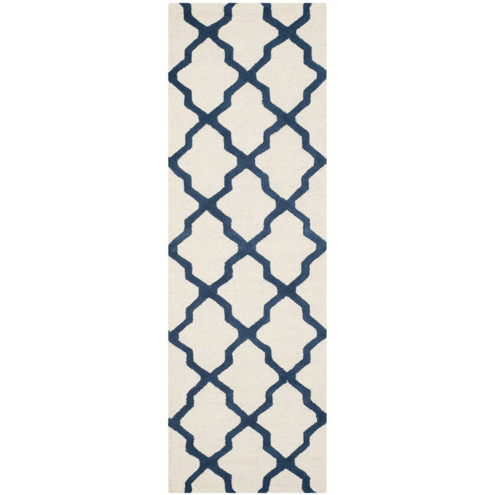 SAFAVIEH Cambridge CAM121Z Handmade Ivory / Navy Rug Image 1