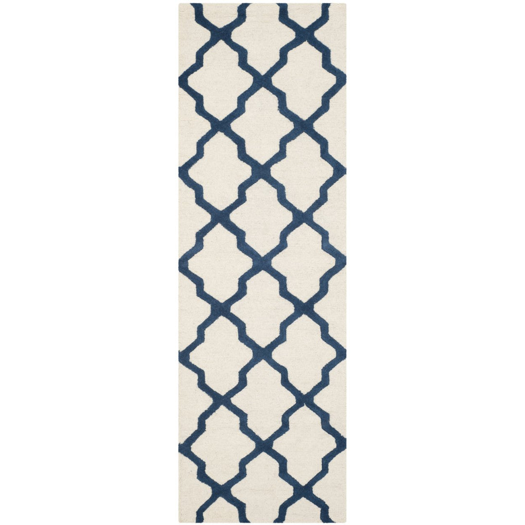 SAFAVIEH Cambridge CAM121Z Handmade Ivory / Navy Rug Image 1