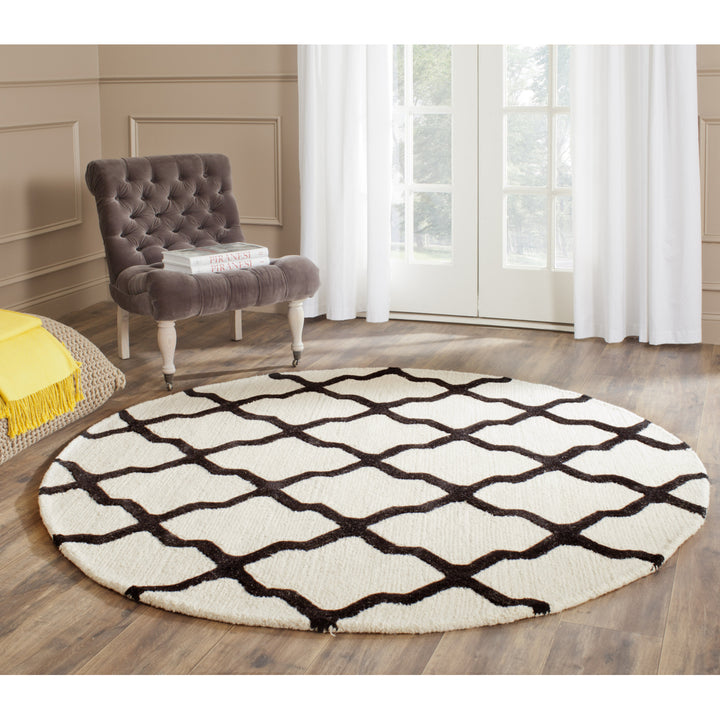 SAFAVIEH Cambridge CAM121W Handmade Ivory / Black Rug Image 11