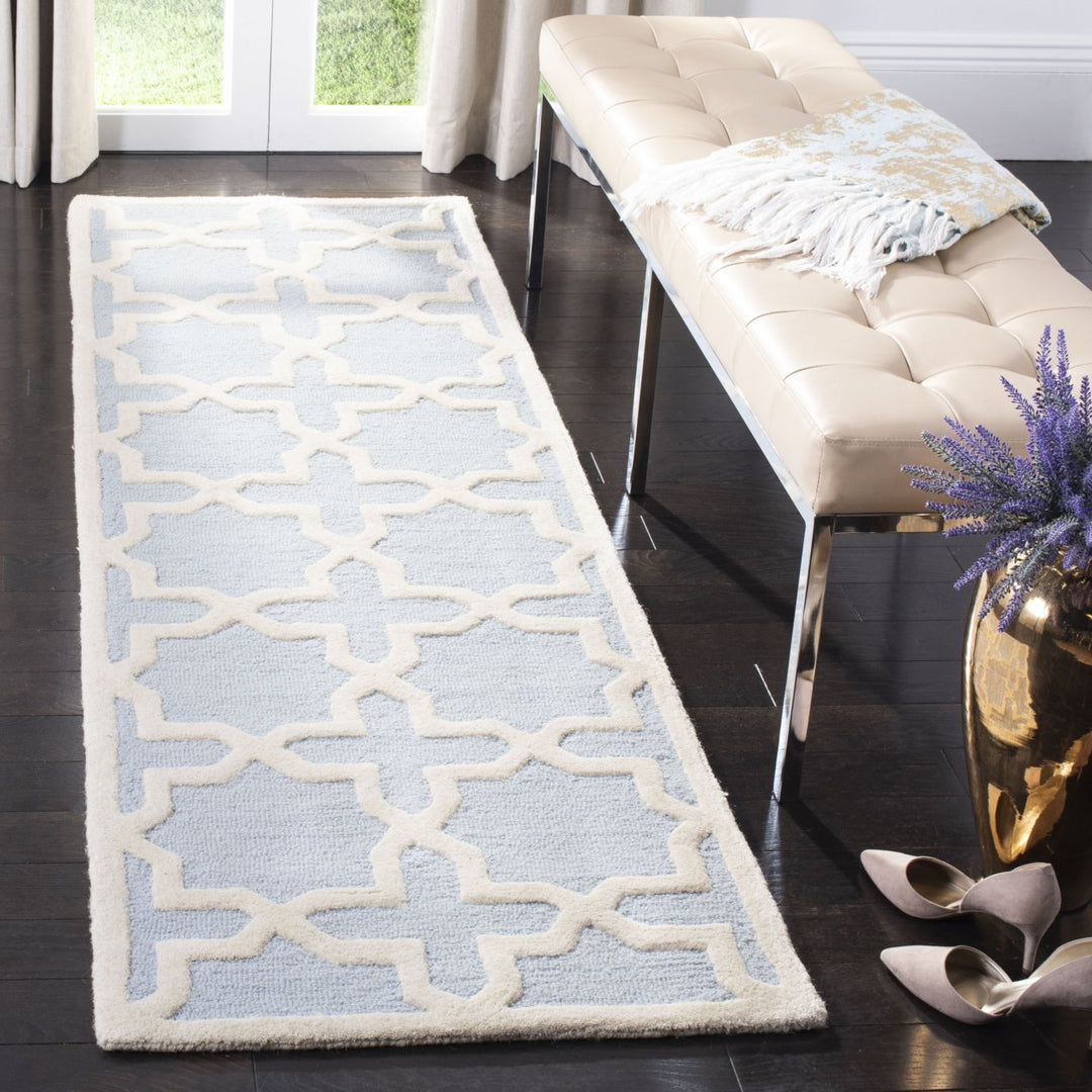 SAFAVIEH Cambridge CAM125A Light Blue / Ivory Rug Image 3