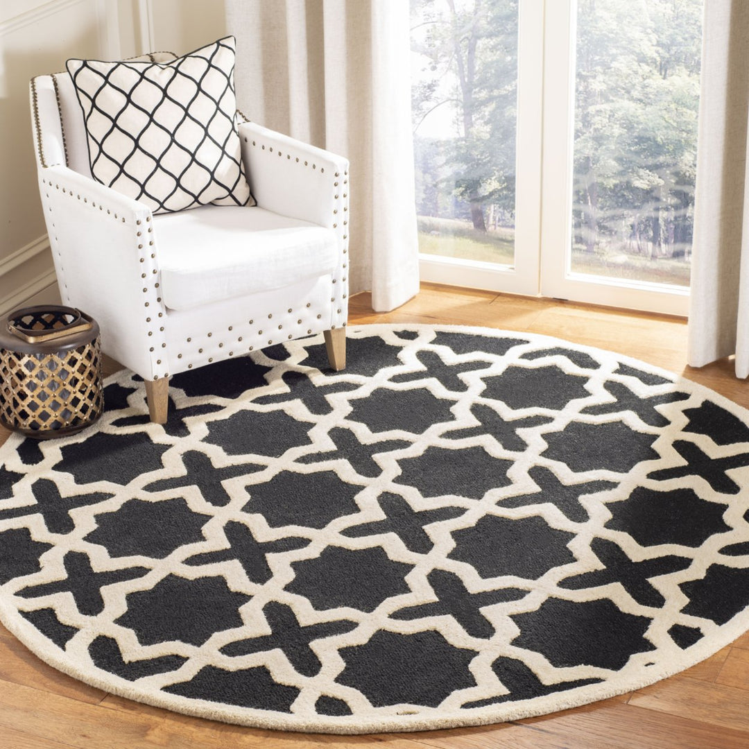 SAFAVIEH Cambridge CAM125E Handmade Black / Ivory Rug Image 2