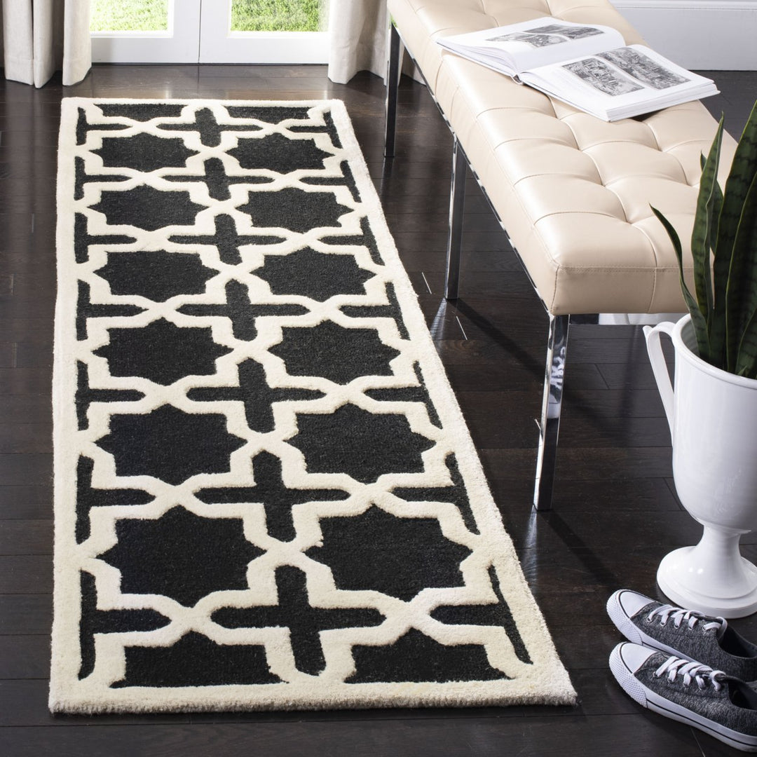 SAFAVIEH Cambridge CAM125E Handmade Black / Ivory Rug Image 3