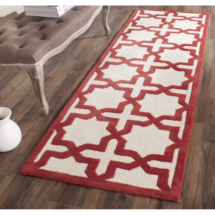 SAFAVIEH Cambridge CAM125I Handmade Ivory / Rust Rug Image 3