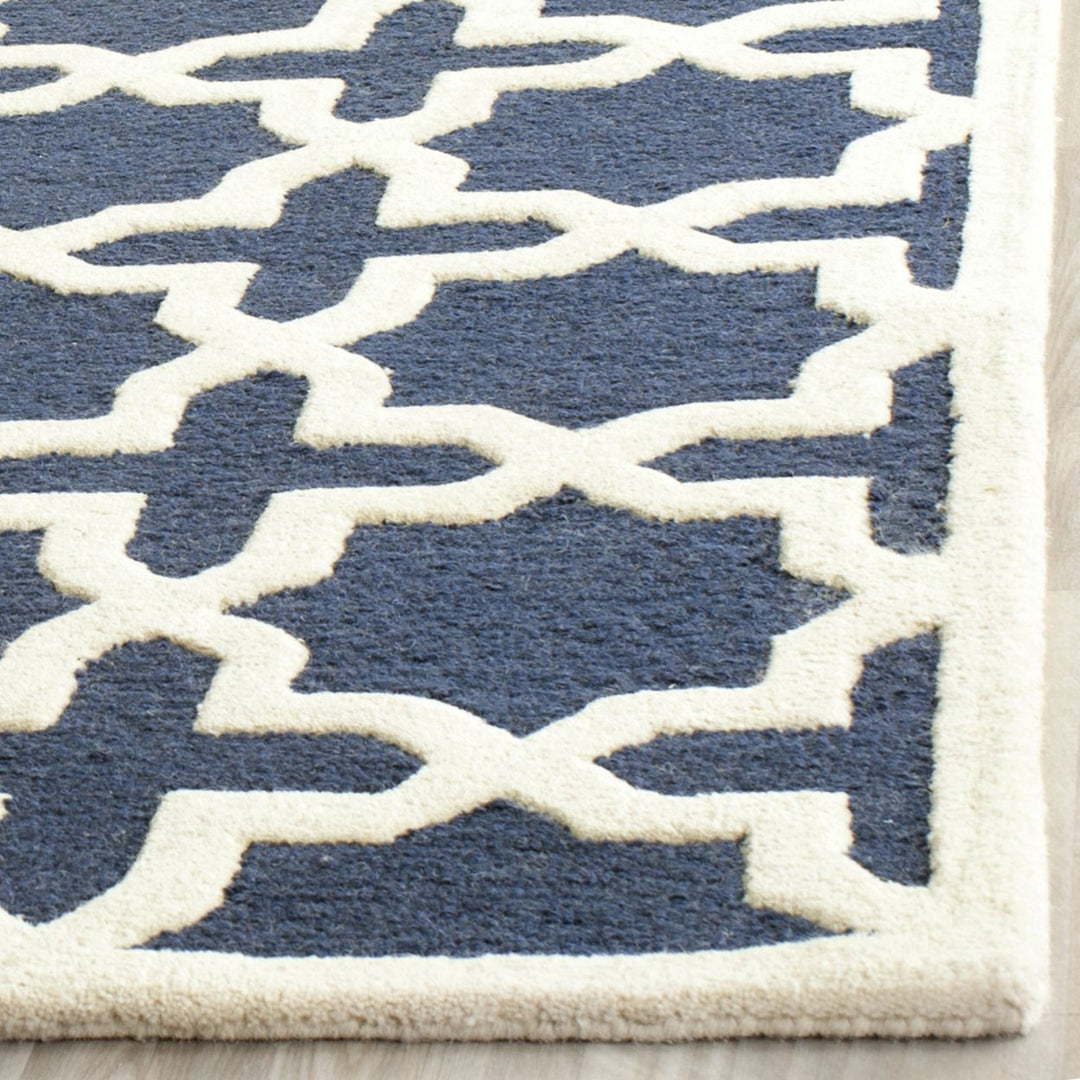 SAFAVIEH Cambridge CAM125G Navy Blue / Ivory Rug Image 7