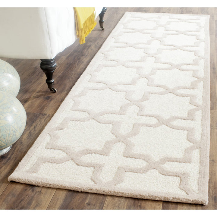 SAFAVIEH Cambridge CAM125P Handmade Ivory / Beige Rug Image 3