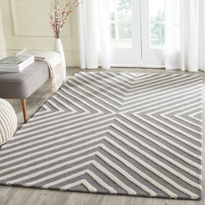 SAFAVIEH Cambridge CAM129X Dark Grey / Ivory Rug Image 1