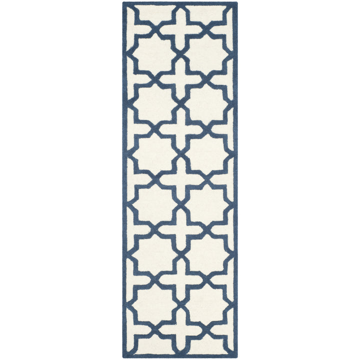 SAFAVIEH Cambridge CAM125Z Handmade Ivory / Navy Rug Image 5