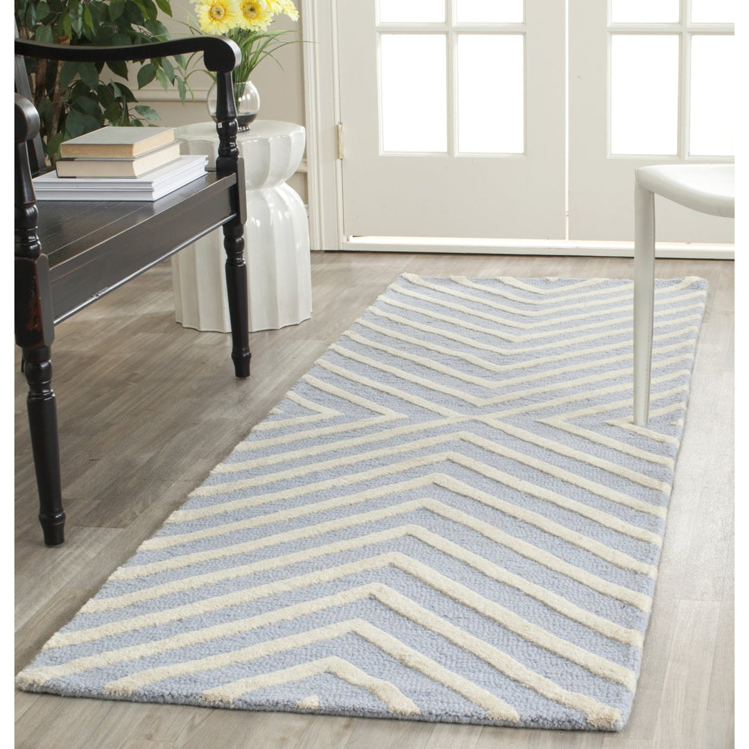 SAFAVIEH Cambridge CAM129A Light Blue / Ivory Rug Image 3