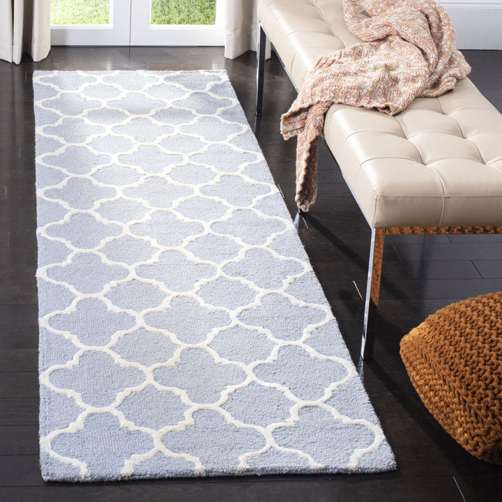 SAFAVIEH Cambridge CAM130A Light Blue / Ivory Rug Image 3