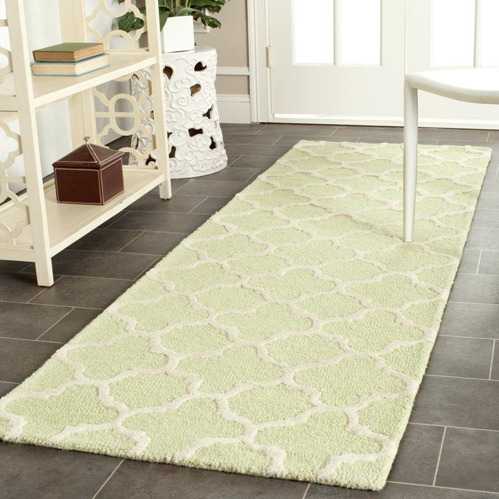 SAFAVIEH Cambridge CAM130B Light Green / Ivory Rug Image 3